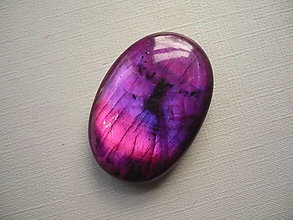 Minerály - Kabošon - labradorit fialový 34 mm, č.31f - 16388972_