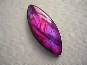 Minerály - Kabošon - labradorit fialový 42 mm, č.35f - 16388981_