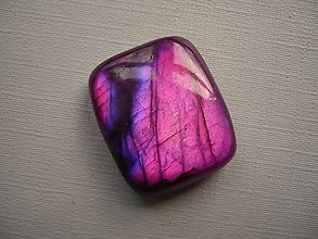 Minerály - Kabošon - labradorit fialový 23 mm, č.56f - 16389110_