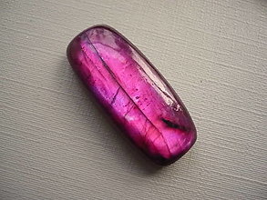 Minerály - Kabošon - labradorit fialový 30 mm, č.58f - 16389115_