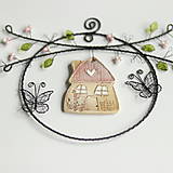 Dekorácie - rozkvitnutý jarný domček s motýlikmi - 16391546_
