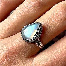 Prstene - Filigree Moonstone Teardrop Ag925 Silver Ring  / Strieborný filigránový prsteň s mesačným kameňom E022 - 16392754_