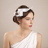Ozdoby do vlasov - Biely svadobný fascinátor na dvojitej pohodlnej čelenke - 16393082_