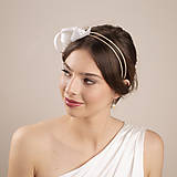 Ozdoby do vlasov - Biely svadobný fascinátor na dvojitej pohodlnej čelenke - 16393083_