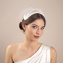 Ozdoby do vlasov - Svadobný klobúčik s riaseným hodvábnym saténom inšpirovaný svadobnou čelenkou Grace Kelly, Old Hollywood štýl - 16393041_