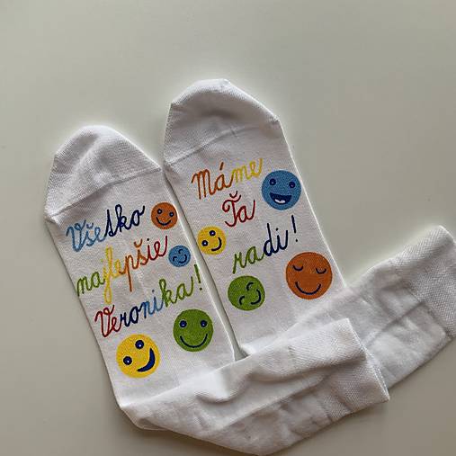 Maľované ponožky s nápisom: "Všetko najlepšie”biele s pestrofarebnými smajlíkmi