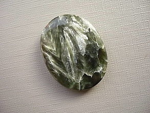 Minerály - Kabošon - serafinit 30 mm, č.21f - 16390583_