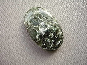 Minerály - Kabošon - serafinit 29 mm, č.30f - 16390674_
