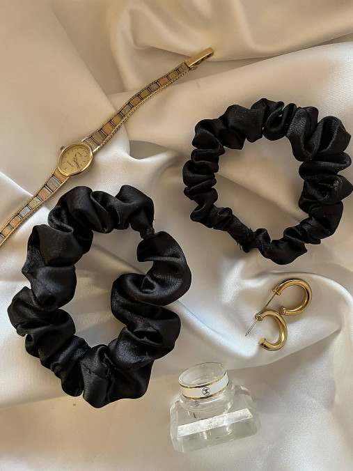 Ozdoby do vlasov - Saténová scrunchie (čierna) - 16389749_