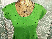 Šaty - Dámské maxi šaty puntík na zelené-S/M - 16393875_