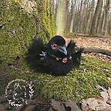 Hračky - Roztomilá malá čierna vrana, Fantasy stvorenie vták, interiérová umelecká bábika OOAK - 16397297_