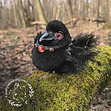 Hračky - Roztomilá malá čierna vrana, Fantasy stvorenie vták, interiérová umelecká bábika OOAK - 16397300_