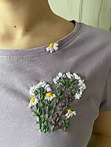 Topy, tričká, tielka - Tričko s rastlinnou výšivkou - 16398157_
