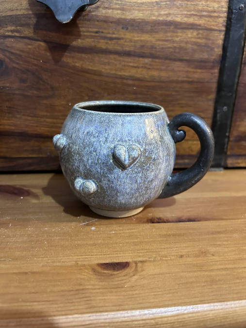 Nádoby - Keramický hrnček 350 ml, točený na hrčiarskom kruhu, obtáčaný - 16398452_