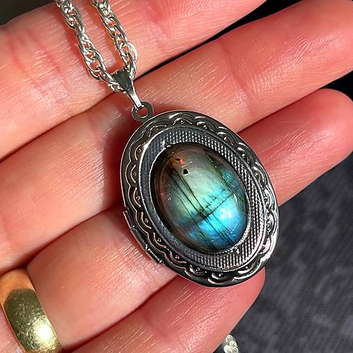 Oval Gemstone Antique Silver Locket Necklace / Otvárací medailón (Blue Labradorite E023)