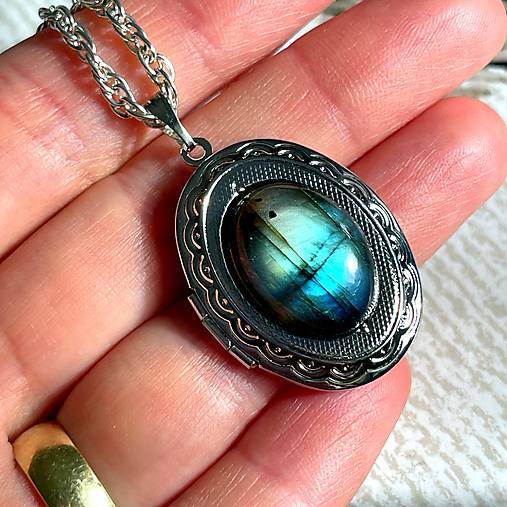 Oval Gemstone Antique Silver Locket Necklace / Otvárací medailón (Blue Labradorite E023)