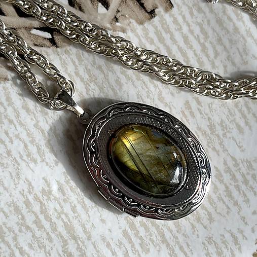 Oval Gemstone Antique Silver Locket Necklace / Otvárací medailón (Golden Labradorite E023)