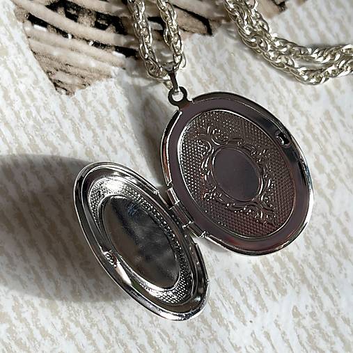 Oval Gemstone Antique Silver Locket Necklace / Otvárací medailón (Blue Labradorite E023)