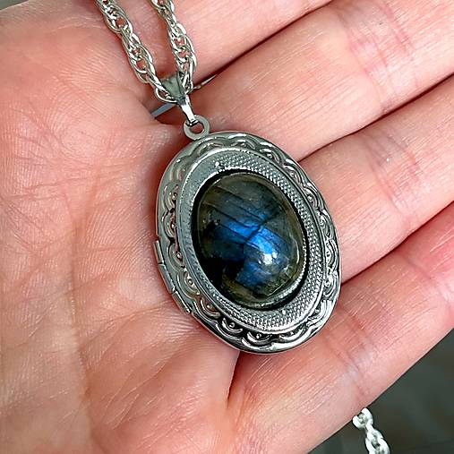 Oval Gemstone Antique Silver Locket Necklace / Otvárací medailón (Labradorite E023)