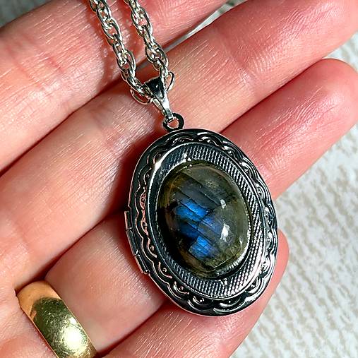 Oval Gemstone Antique Silver Locket Necklace / Otvárací medailón (Labradorite E023)