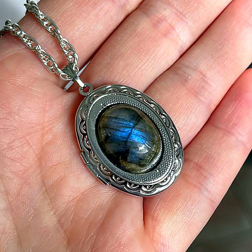 Oval Gemstone Antique Silver Locket Necklace / Otvárací medailón (Labradorite E023)