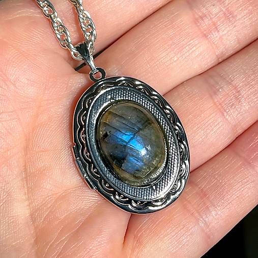 Oval Gemstone Antique Silver Locket Necklace / Otvárací medailón (Labradorite E023)