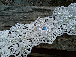 Spodná bielizeň - svadobný podväzok Ivory + modré čipkové kvety 28 - 16400584_