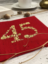 Úžitkový textil - ,,45" Ľanová utierka ČERVENÁ s výšivkou číslovka ,, Jubileum, výročie, vek....." - 16401404_