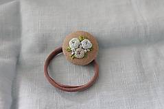 Ozdoby do vlasov - Ručne vyšívaná ľanová gumička do vlasov - Vintage ruže - 16402558_