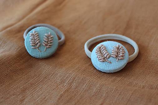 Ozdoby do vlasov - Ručne vyšívaná ľanová gumička do vlasov - Klasy - 16402500_