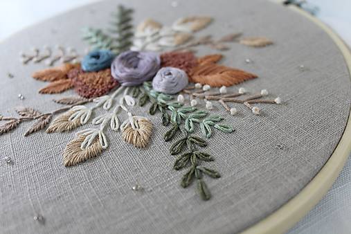 Dekorácie - Ručne vyšívaná dekorácia - Bouquet of flowers - 16402639_