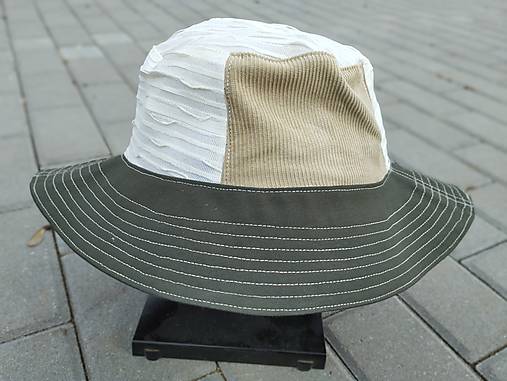 Bucket Hat menčester