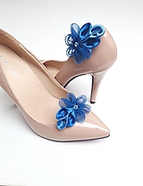 Ponožky, pančuchy, obuv - Kráľovsky modré kvetinové klipy na topánky (Modrá) - 16404640_