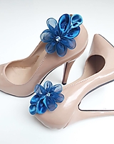Ponožky, pančuchy, obuv - Kráľovsky modré kvetinové klipy na topánky (Modrá) - 16404642_