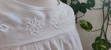Blúzky a košele - Výšívaná ľanová blúzka so slovanskými symbolmi - 16403132_