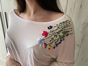 Topy, tričká, tielka - Oversize tričko s rastlinnou výšivkou - 16403176_