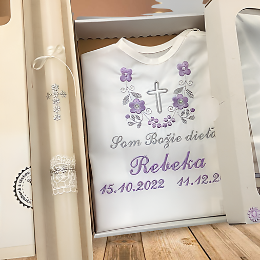 Detské oblečenie - Košieľka na krst k14 fialová šedá v darčekovom balení a sviečka na krst strieborný krížik - 16407816_
