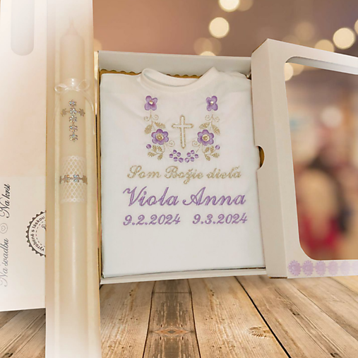 Detské oblečenie - Košieľka na krst k14 fialová strieborná v darčekovej krabičke + krstová sviečka strieborný krížik - 16407836_
