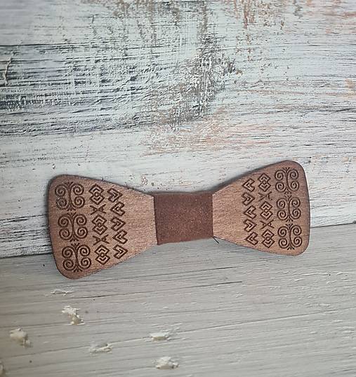 Pánske doplnky - Drevený motýlik - "Čičmanec" tmavý  (samostatný motýlik) - 16410599_