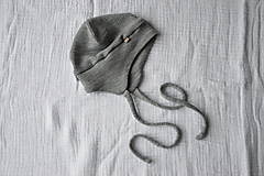 Detské čiapky - 100% merino čiapka tenučká na uväzovanie sivá svetlá - 16411172_