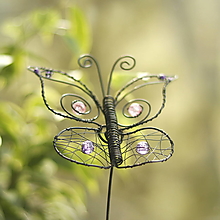 Dekorácie - motýľ letí- zápich  (fialovo ružová) - 16412362_