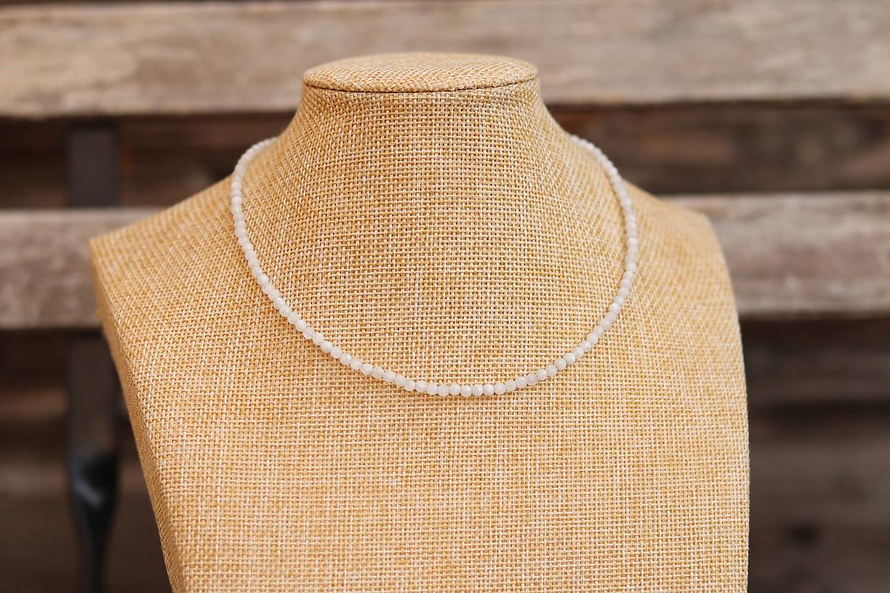 Choker mesačný kameň