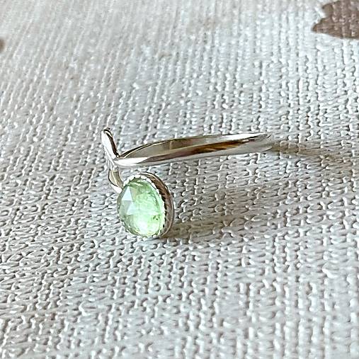 Leaf Natural Green Kyanite Ring Ag925 / Strieborný prsteň so zeleným kyanitom