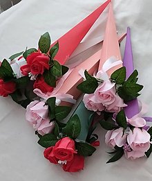 Dekorácie - kornúty, kytička , kytica, darček, kvietky, ruža - 16415084_