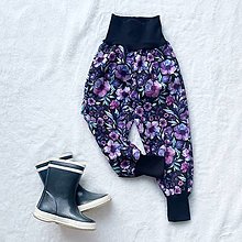 Detské oblečenie - Zimné softshellové nohavice fialové kvety - 16415234_