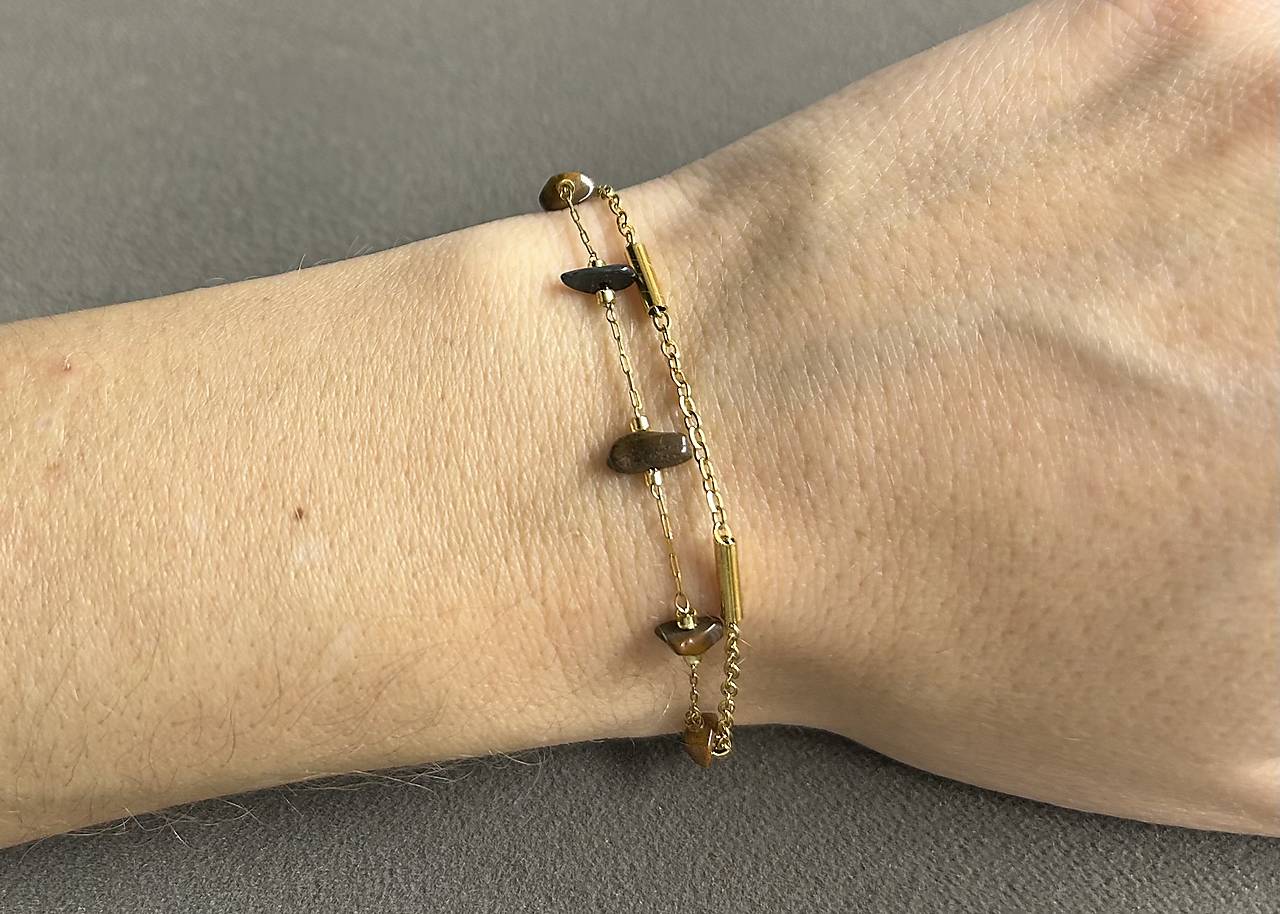 Elegantný korálkový náramok tigrie oko v kombinácii so zlatou retiazkou z chirurgickej ocele