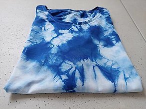 Topy, tričká, tielka - Batikované dámske tričko modro-biele - 16418105_