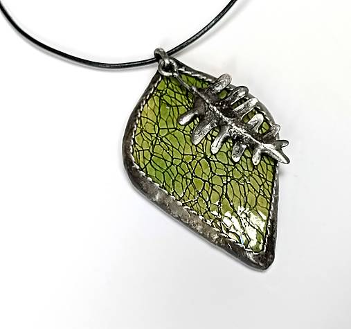 Náhrdelníky - Cínový šperk s keramikou - Papradie - 16417867_