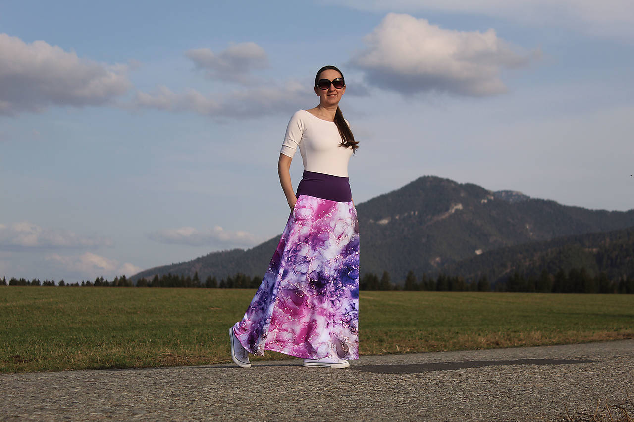 Dlhá sukňa fialový abstrakt