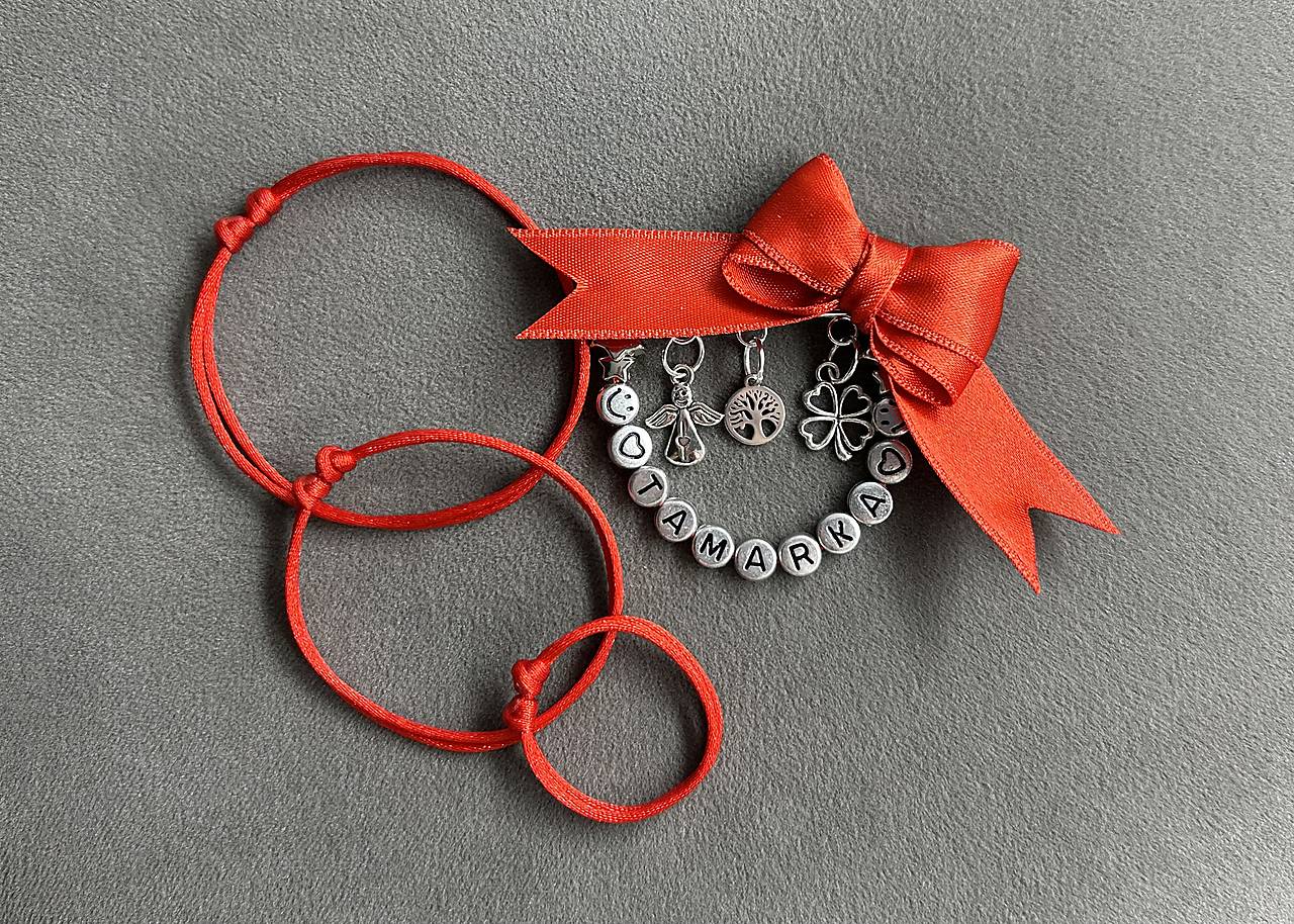 Set proti urieknutiu pre rodinku - mašlička/stužka na kočík/vajíčko s menom + 3x náramok